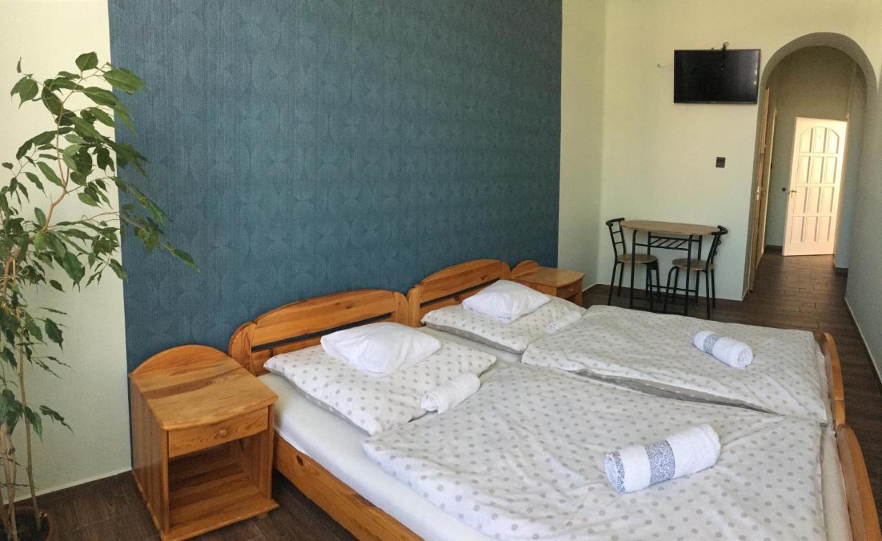 Megyehaz Apartman Mako Exterior photo