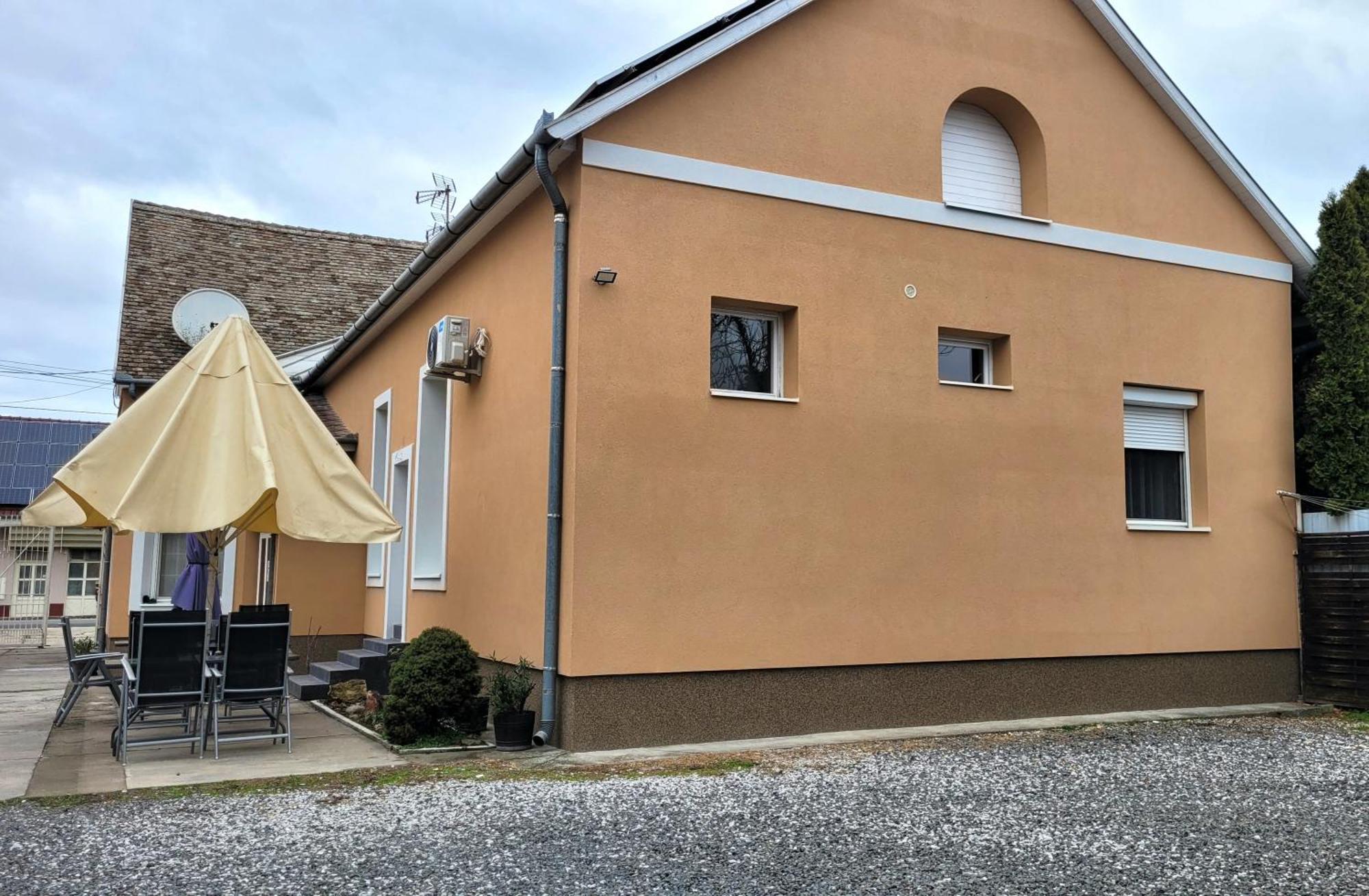 Megyehaz Apartman Mako Exterior photo